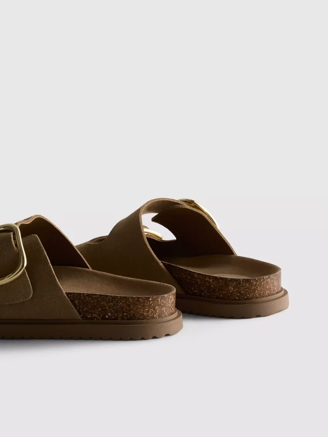 Las sandalias con doble correa y hebilla de The Edit