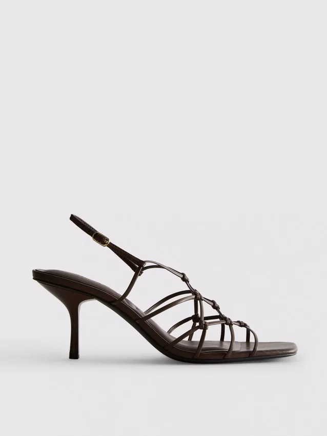 Las sandalias de tacón de aguja trenzadas de The Edit