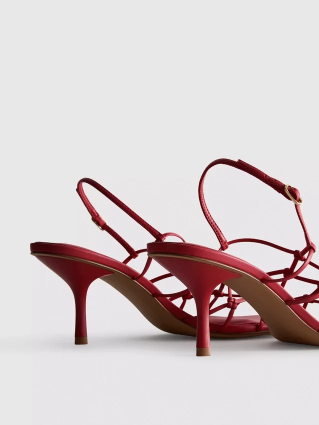 Las sandalias de tacón de aguja trenzadas de The Edit