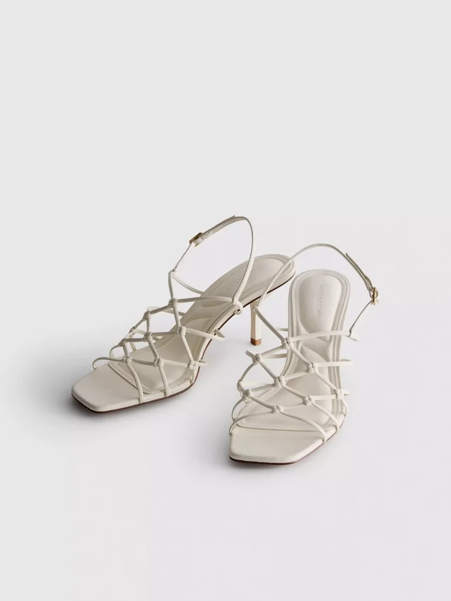 Las sandalias de tacón de aguja trenzadas de The Edit