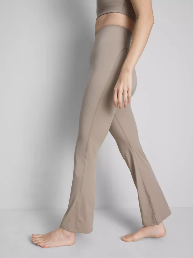 Leggings acampanados de alto rendimiento Bodysculpt