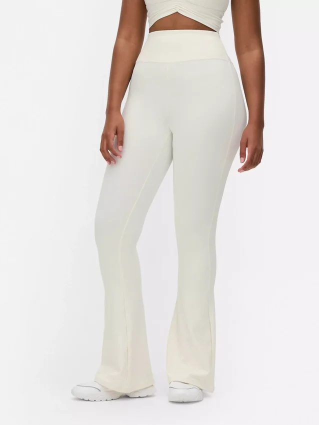 Leggings acampanados y suaves como la mantequilla
