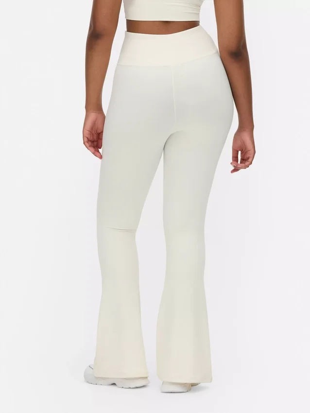 Leggings acampanados y suaves como la mantequilla