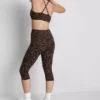 Leggings capri deportivos con estampado de leopardo