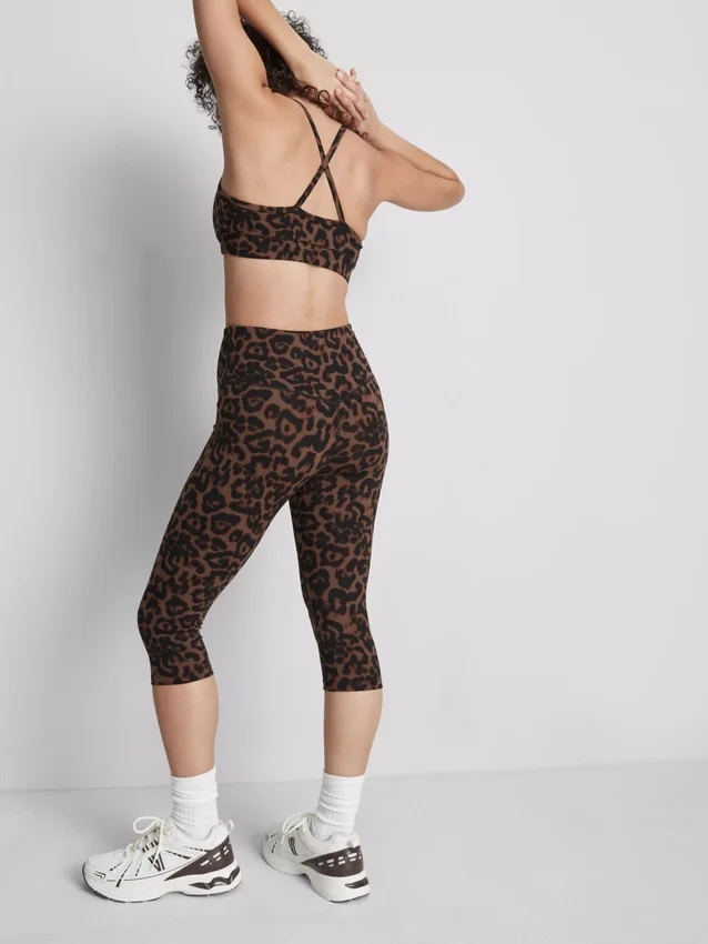Leggings capri deportivos con estampado de leopardo