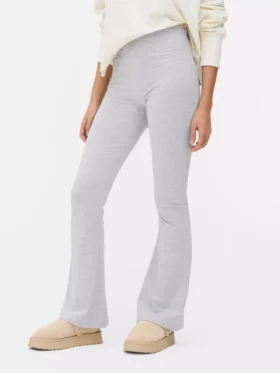 Leggings deportivos acampanados de cintura alta