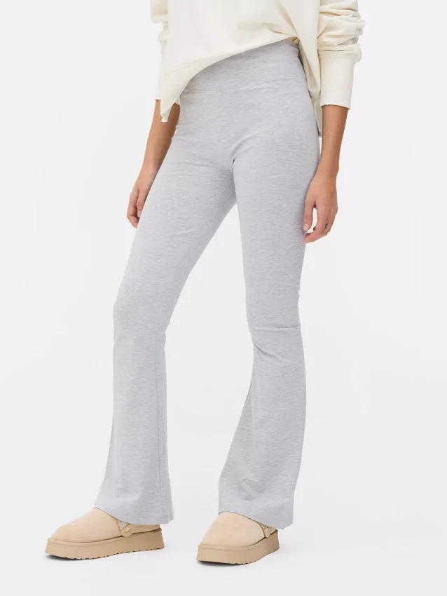 Leggings deportivos acampanados de cintura alta