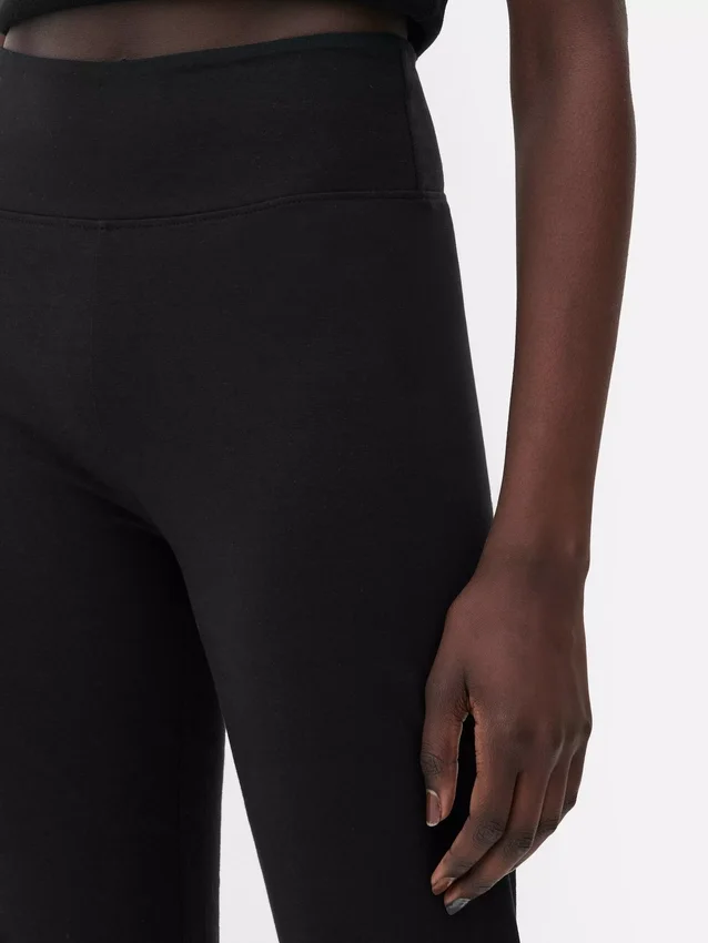 Leggings deportivos acampanados de cintura alta