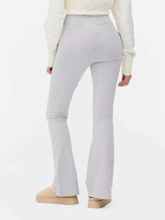 Leggings deportivos acampanados de cintura alta