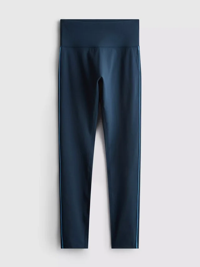 Leggings deportivos lisos con detalle de rayas que brindan soporte