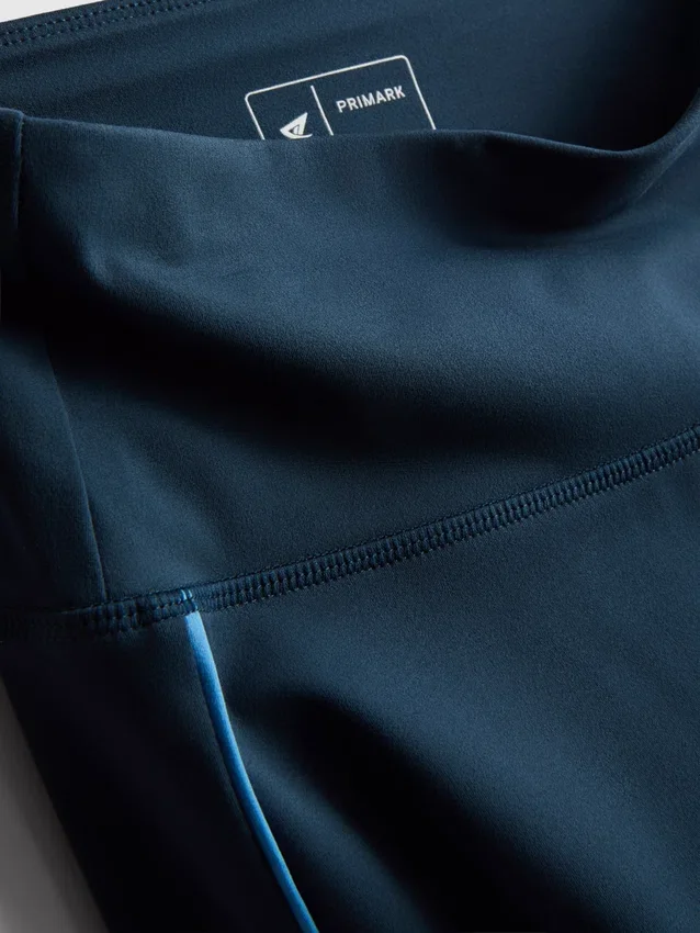 Leggings deportivos lisos con detalle de rayas que brindan soporte
