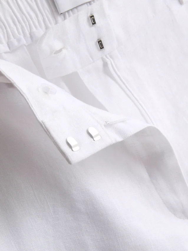Los pantalones cortos clásicos de lino de The Edit
