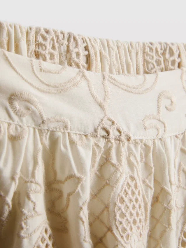 Los pantalones cortos de algodón con bordado de The Edit