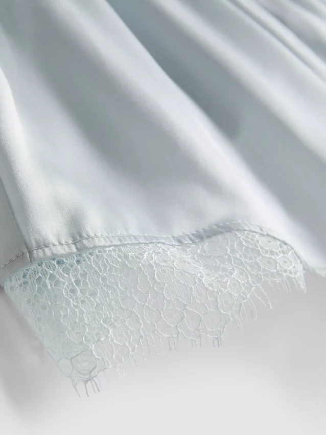Los pantalones cortos de pijama de mezcla de seda de The Edit