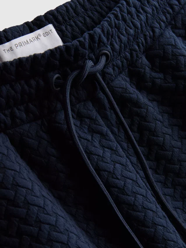 Los pantalones cortos texturizados de The Edit