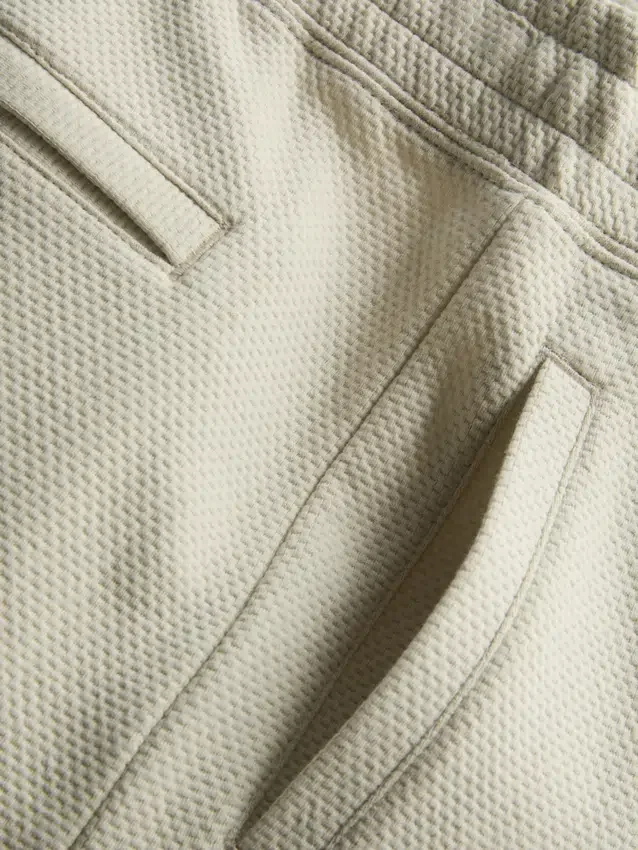 Los pantalones cortos texturizados de The Edit