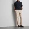 Los pantalones de corte ajustado con acabado aterciopelado de The Edit