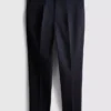 Los pantalones de corte ajustado con acabado aterciopelado de The Edit