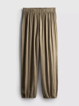 Los pantalones de satén con dobladillo de The Edit