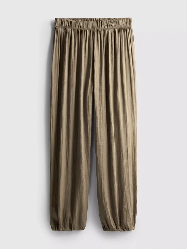 Los pantalones de satén con dobladillo de The Edit