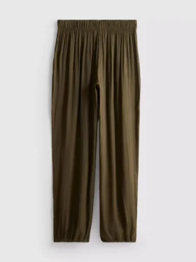 Los pantalones de satén con dobladillo de The Edit