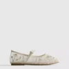 Los zapatos planos bordados de The Edit