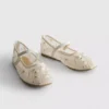Los zapatos planos bordados de The Edit