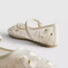 Los zapatos planos bordados de The Edit