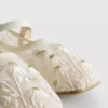 Los zapatos planos bordados de The Edit