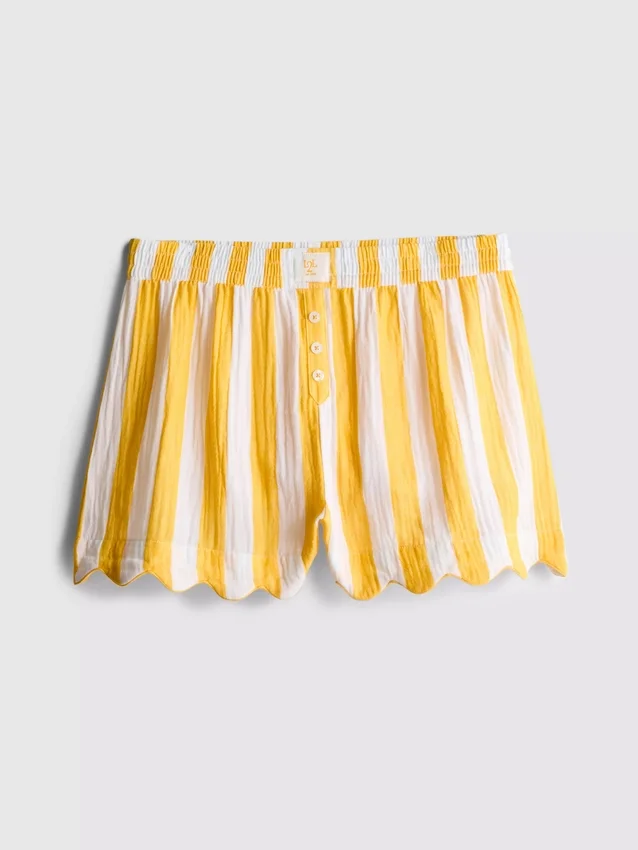Me encanta relajarme con estos pantalones cortos de pijama a rayas con volantes
