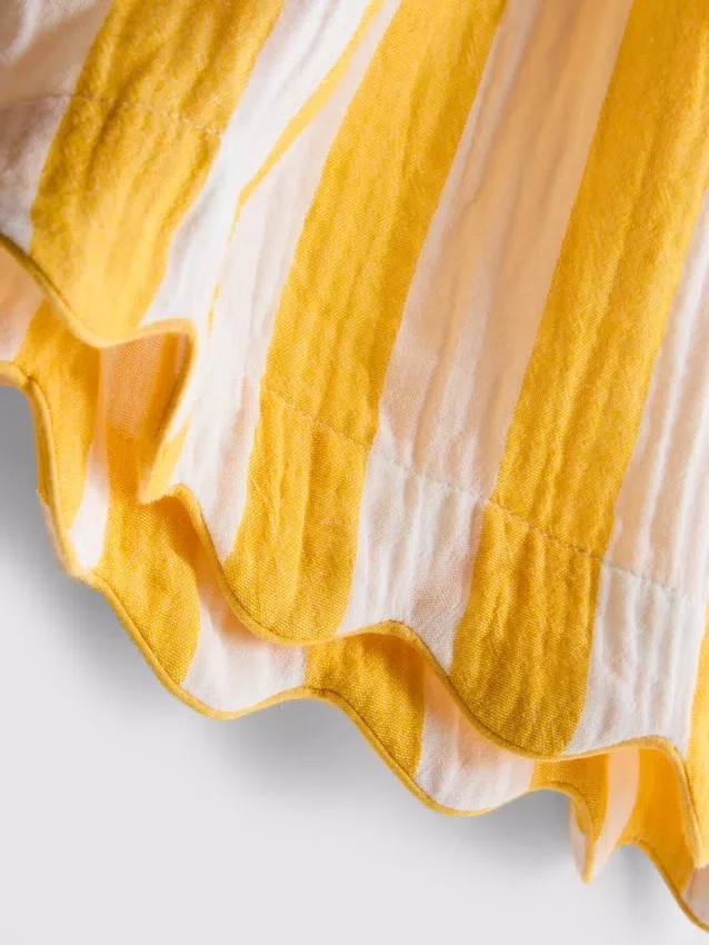 Me encanta relajarme con estos pantalones cortos de pijama a rayas con volantes