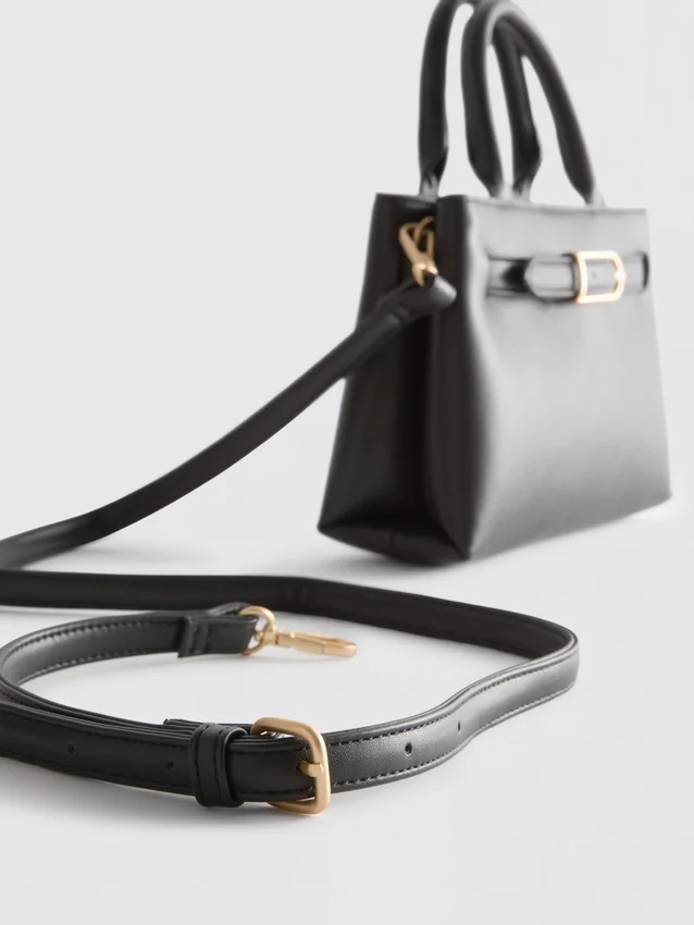 Mini bolso con detalle de hebilla