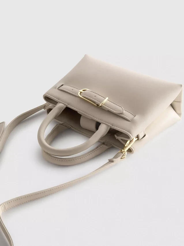 Mini bolso con detalle de hebilla