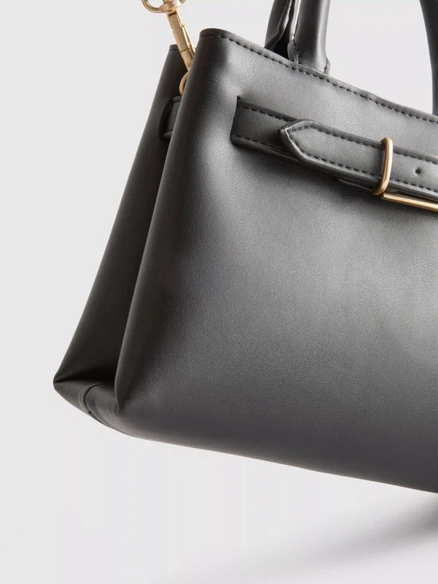 Mini bolso con detalle de hebilla