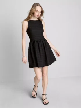 Mini vestido arrugado con textura