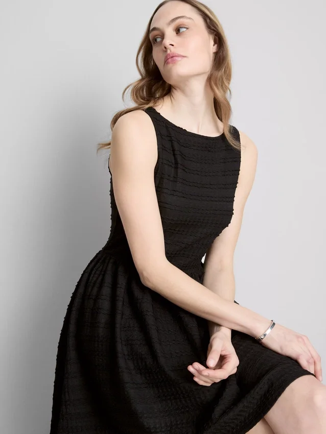 Mini vestido arrugado con textura