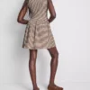 Mini vestido arrugado con textura
