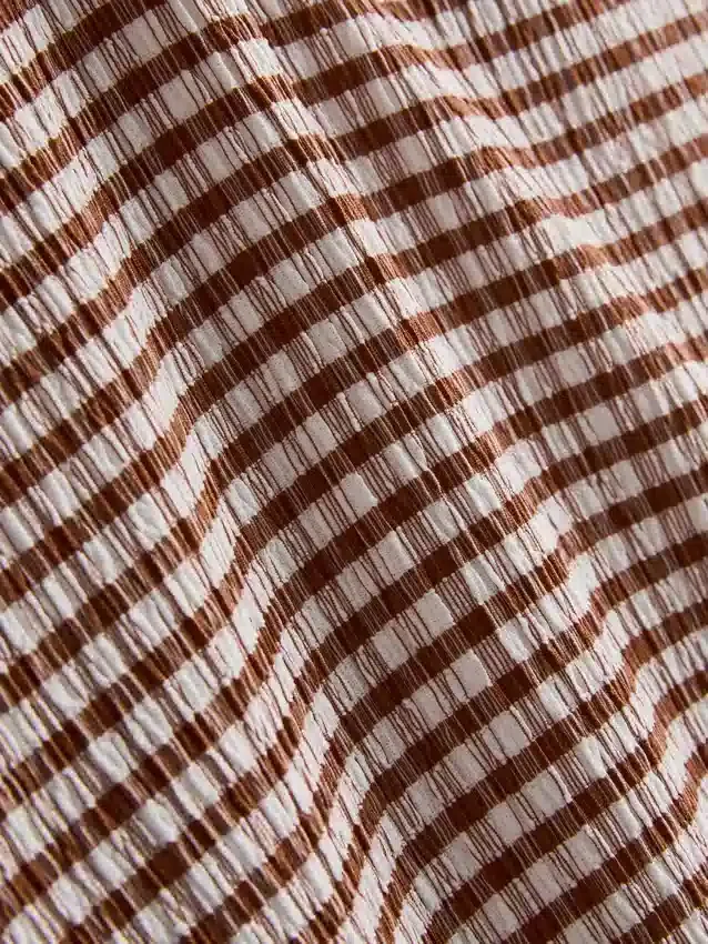 Mini vestido arrugado con textura
