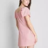 Mini vestido con mangas casquillo arrugadas