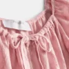 Mini vestido con mangas casquillo arrugadas