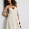 Mini vestido con volantes y ribete de encaje de Paula Echevarría