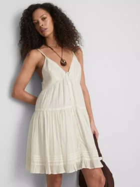 Mini vestido con volantes y ribete de encaje de Paula Echevarría