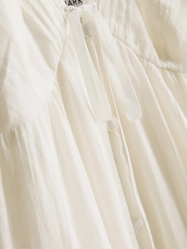 Mini vestido con volantes y ribete de encaje de Paula Echevarría