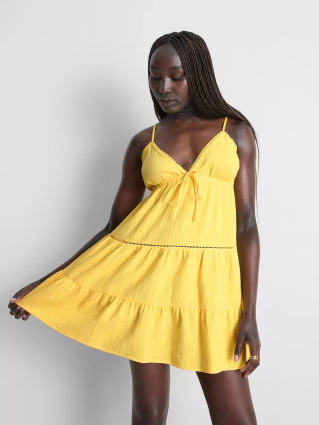 Mini vestido de algodón con cuello en V y volantes