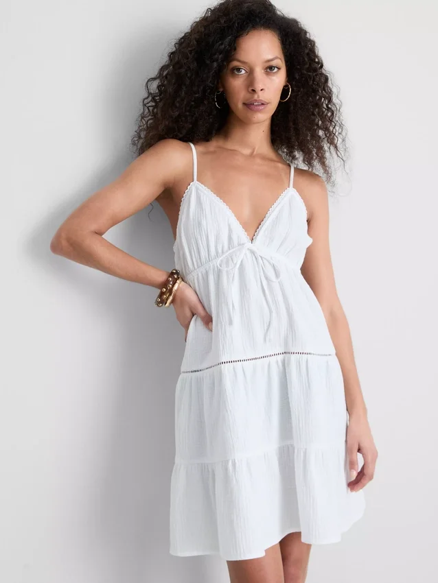 Mini vestido de algodón con cuello en V y volantes