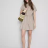 Mini vestido de manga corta con volantes