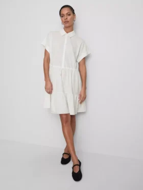 Mini vestido de manga corta con volantes