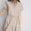 Mini vestido de manga corta con volantes