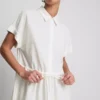 Mini vestido de manga corta con volantes