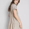 Mini vestido de manga corta con volantes